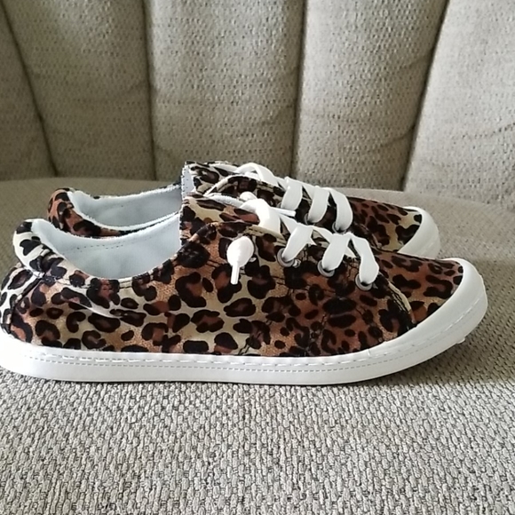 ⭐CLEARANCE SALE⭐ LEOPARD TENNIS SHOES - Picture 3 of 8